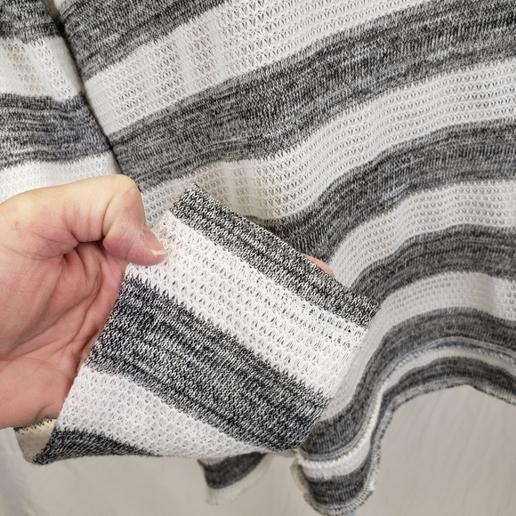 Steve Madden twist back pullover sweater size medium - Picture 6 of 10